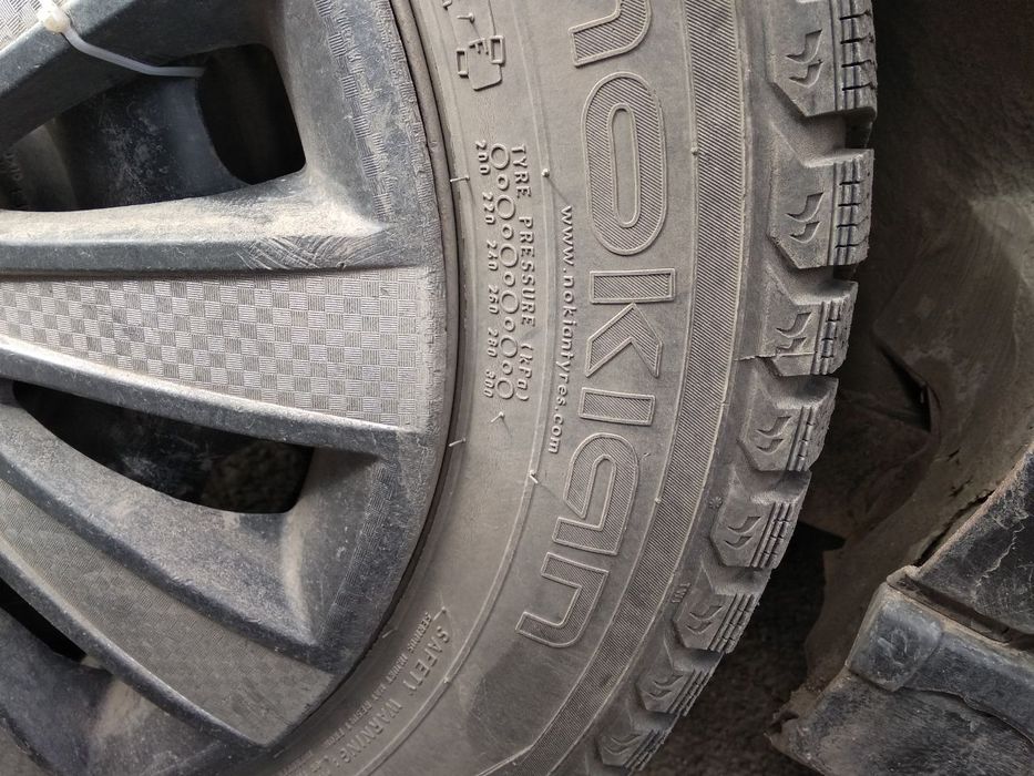 Шины nokian 185/65/R15.  3штуки