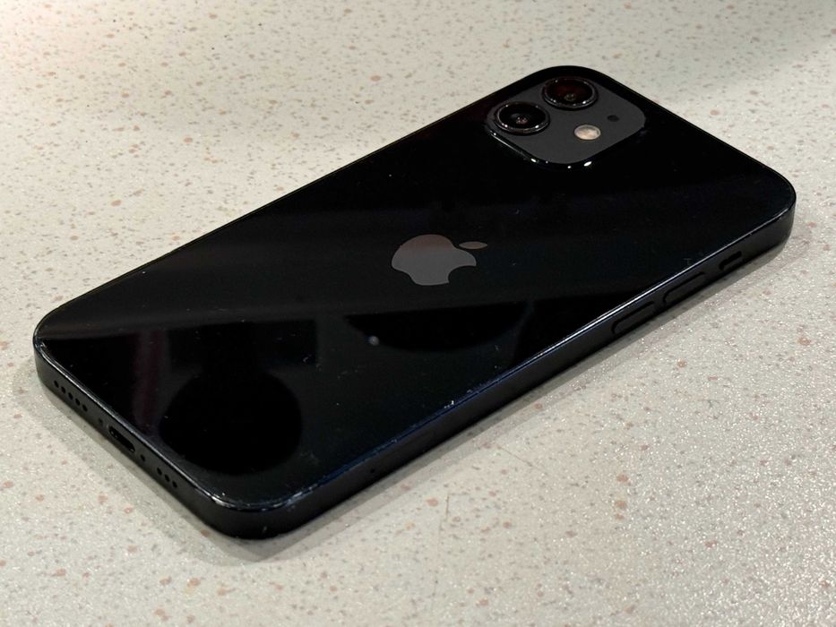 iPhone 12 64GB Black – Отличен, 80% Батерия!