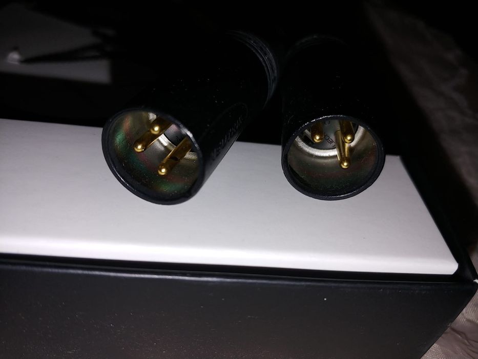 XLR si RCA cabluri Roksan high-end balansate, nebalansate AudioQuest