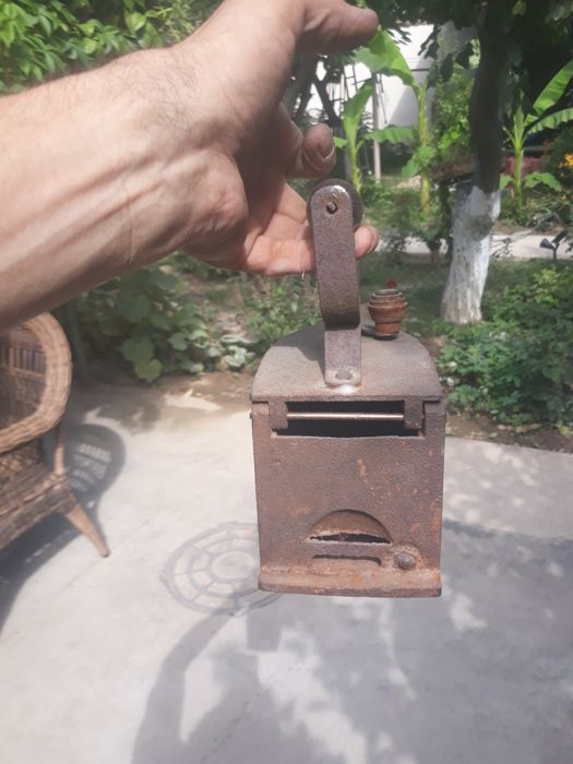 Продам утюг 44 года выпуска угольный