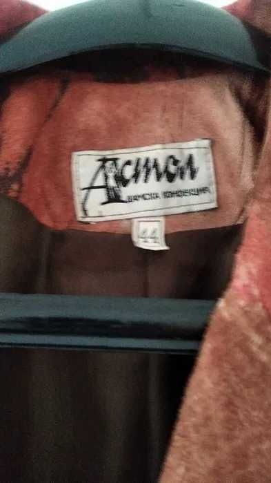 Елегантно бяло дамско яке и сако