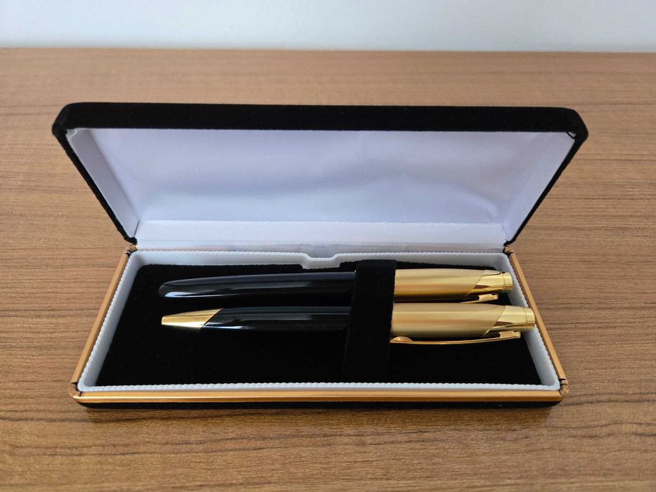 Авторучки шариковые,