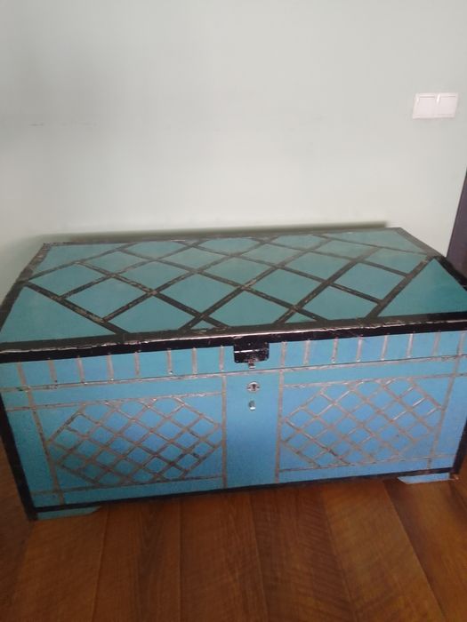 Сундук старинный