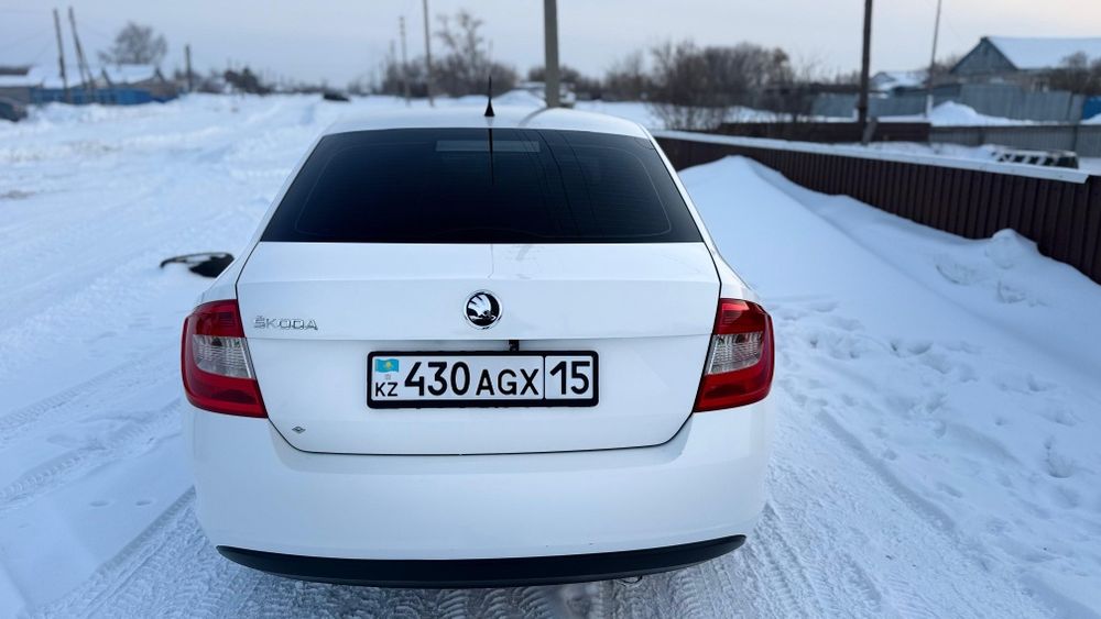 Продам машину  skoda rapid