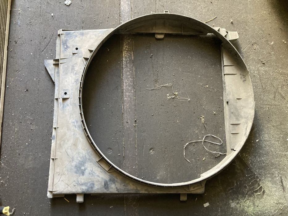 Диффузор кожух вентилятора Мерседес W124 / Mercedes W124