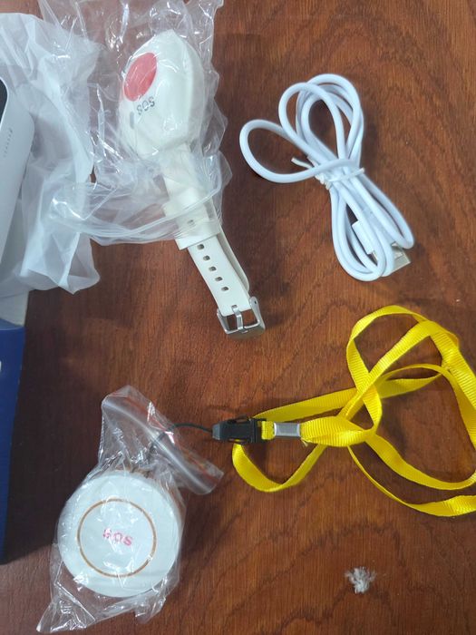 Buton SOS cu alarmă și aplicație mobilă