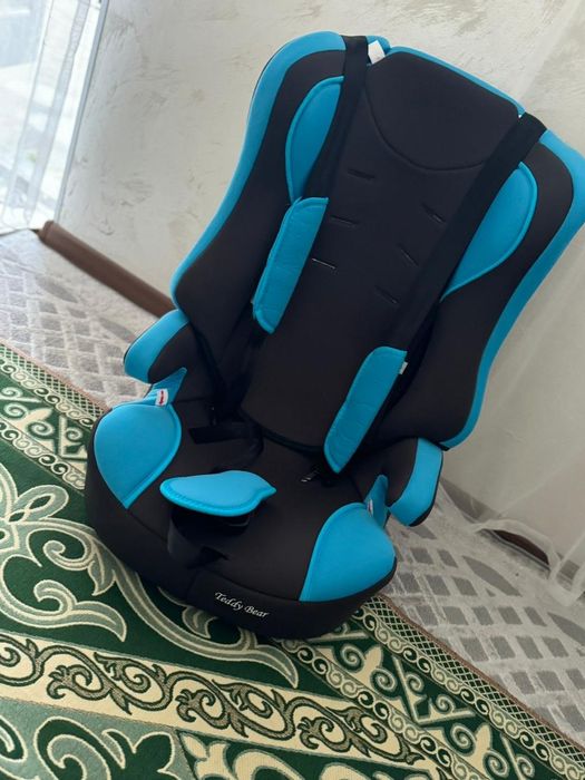 Срочно продаж автокресло новый