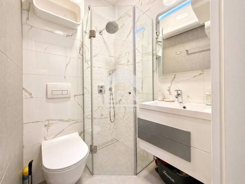 Дава се под наем Двустаен апартамент в София, Център - 67 кв.м за 1196.97 € - Снимка #7