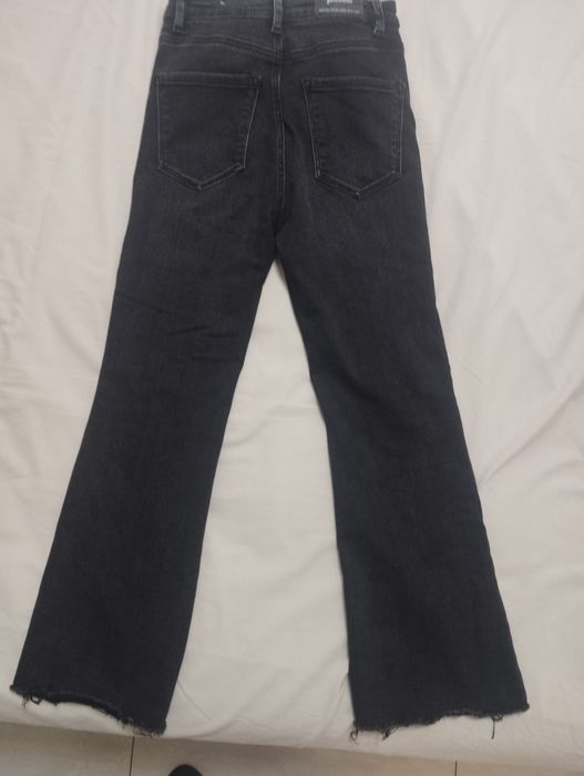 Дънки в черно с еластант