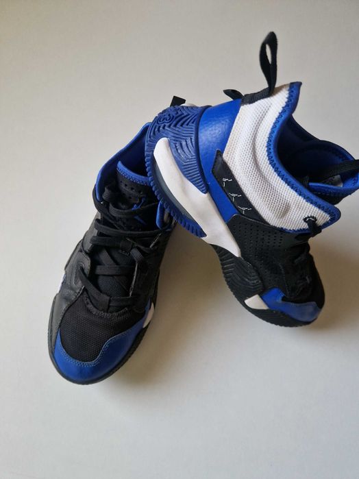 Jordan Stay Loyal 2 оригинални маратонки