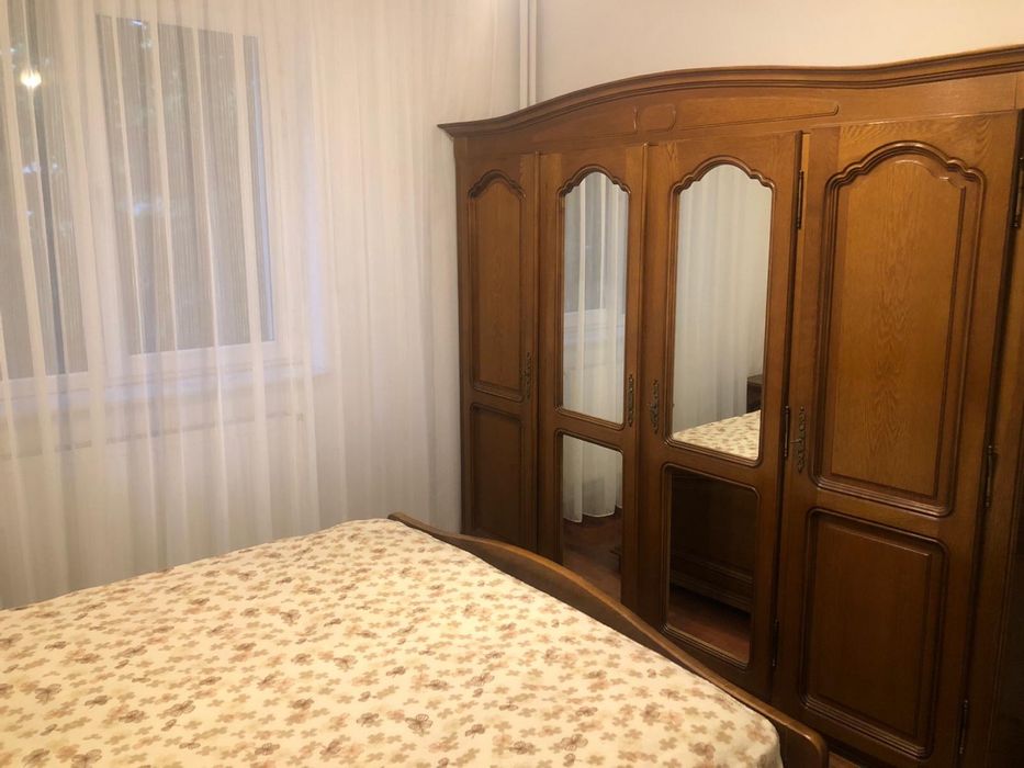 Inchiriez apartament 3 camere  Craiovei