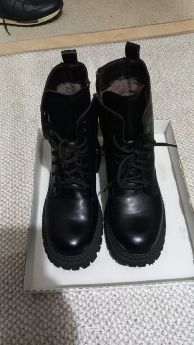 Продам женскую обувь срочно.