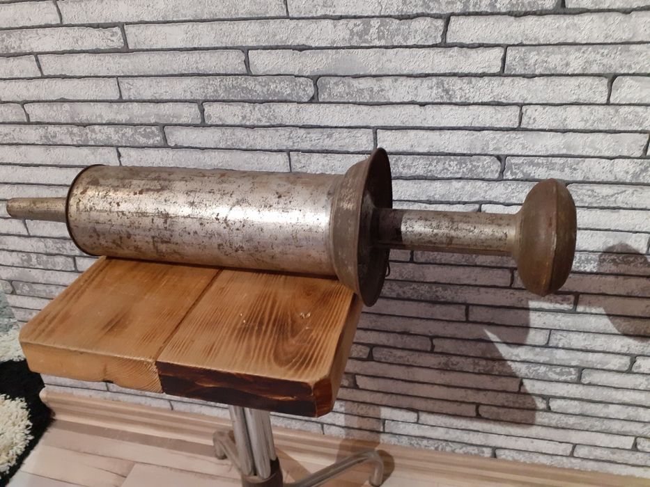 Pompă pt umplut carnati veche/an 1976