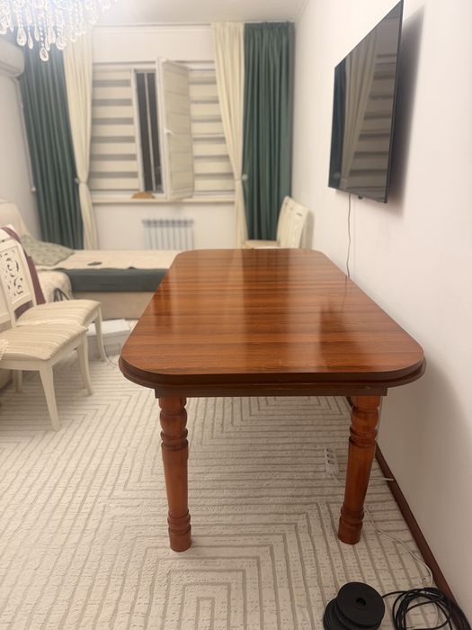 Стол для гостиной, Натуральное дерево, теплый уютный вид