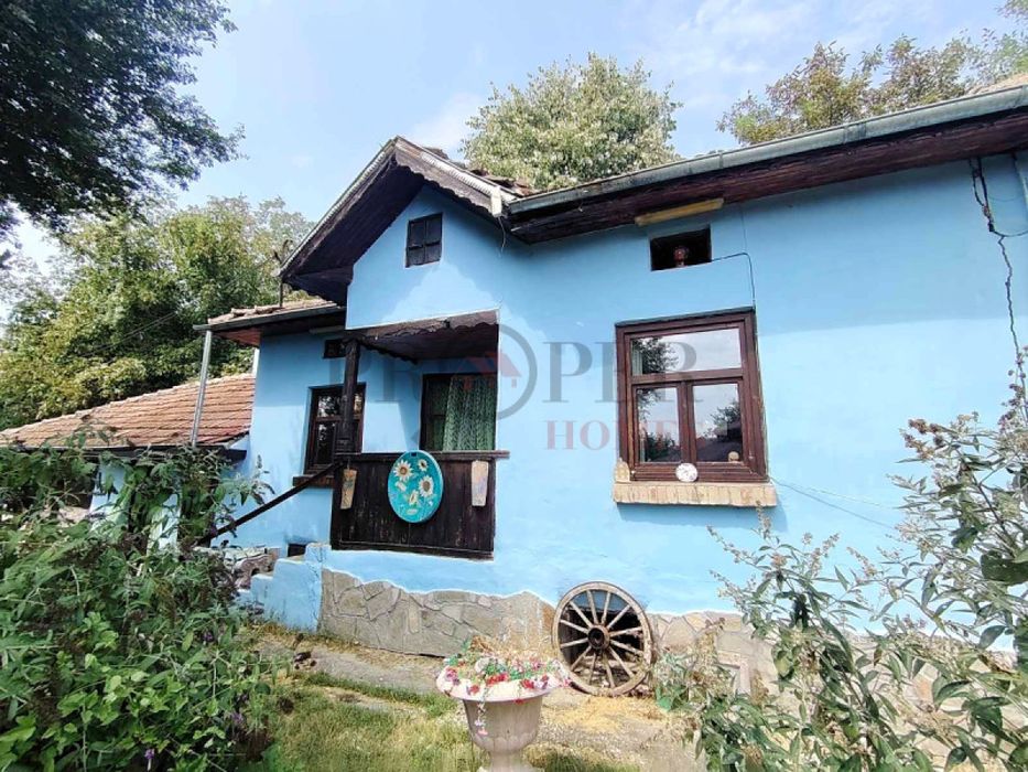Продажба Къща гр. Велико Търново - с. Хотница 130m² и двор 1670m²