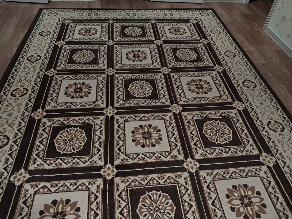 Продам ковёр 2.5*3.5