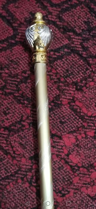 Пррдается карниз новый