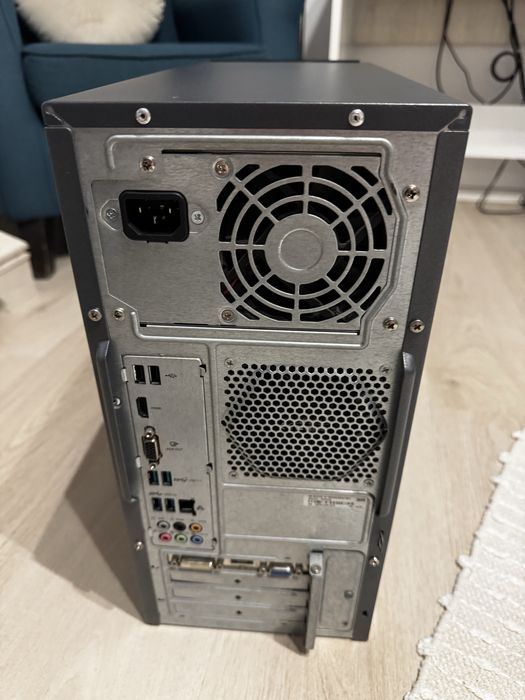 Vand unitate+ monitor+tastatura si mouse Asus