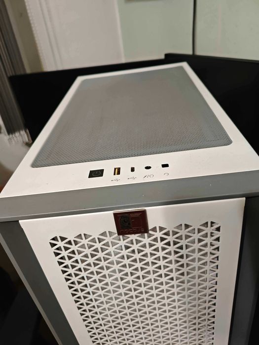 Компютър Gaming PC Ryzen 7800X3D GTX 1080TI 32GB DDR5 512GB SSD 1TB HDD 850W Gold PSU