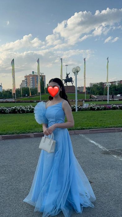 Вечерние платье мощ