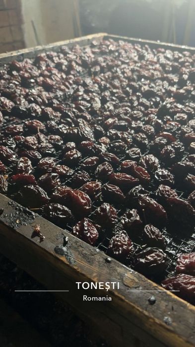Vând prune uscate!