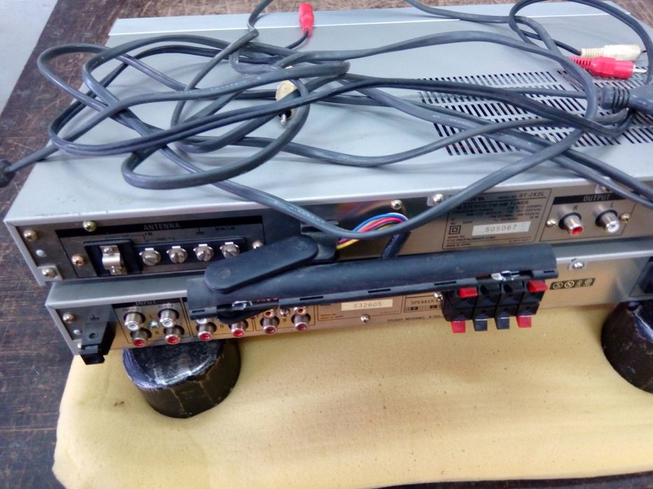 Продавам изключително запазен усилвател и тунер sony