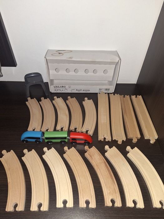 Set șine si trenuleț lemn Ikea nou.