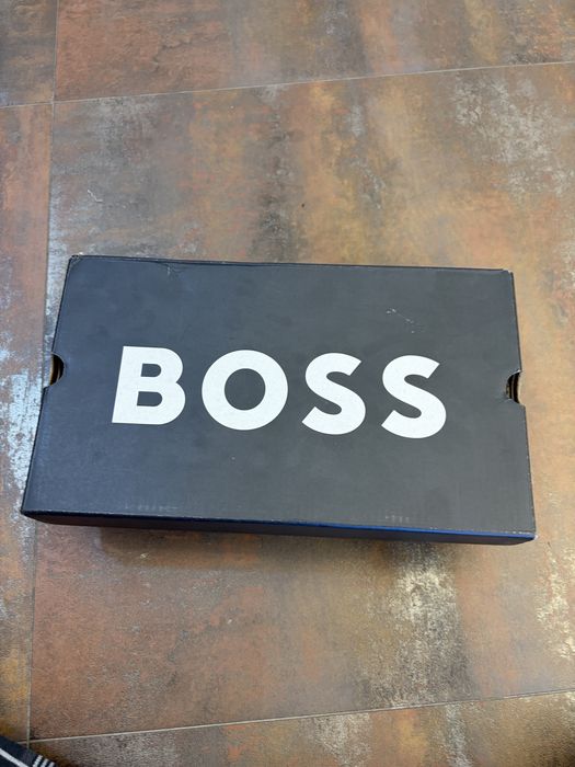 BOSS mocasini noi