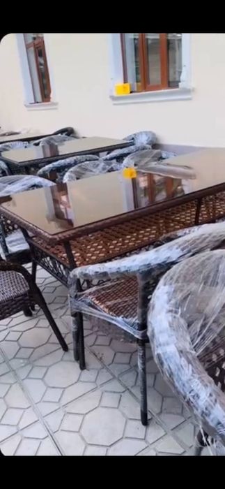 Стол и стулья Ратан