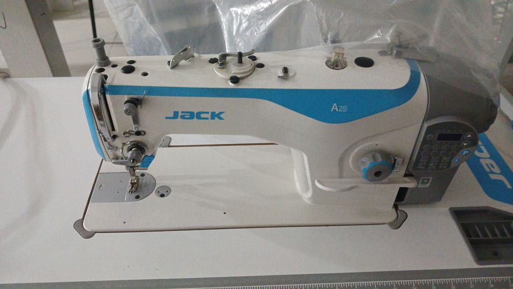 Продаётся швейный машинки в комплекте