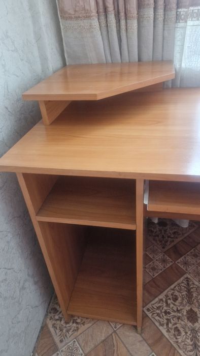 Продам стол компьютерный