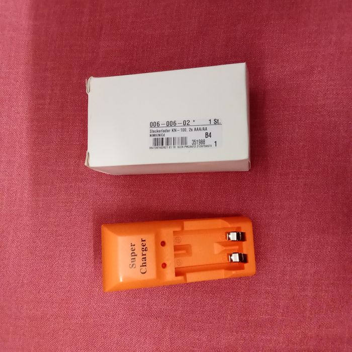 Aparat pentru încărcat baterii.