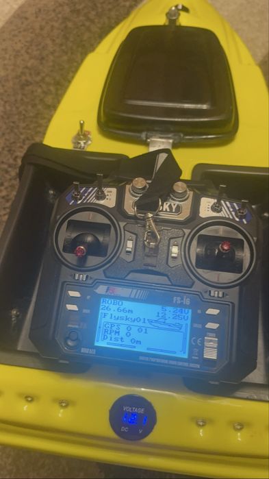 Vand  Navomodel sau barcuta de pescuit cu pilot automat robo