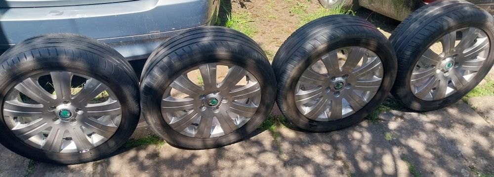 Продавам Kомплекти 4 броя Oригинални Алуминиеви джанти Scoda/Шкода 5x112 R17 6J ET45 с комплект 4 броя летни гуми Vredestein 225 45 17 6 mm Dot 0822