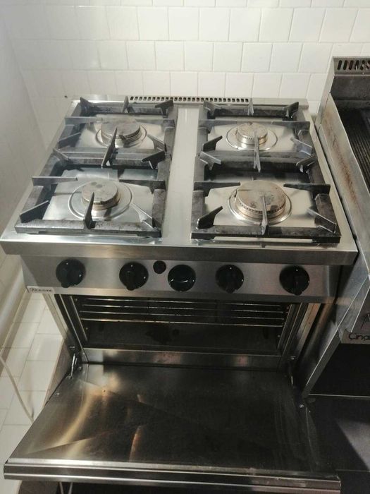 Aragaz 4 ochiuri profesional