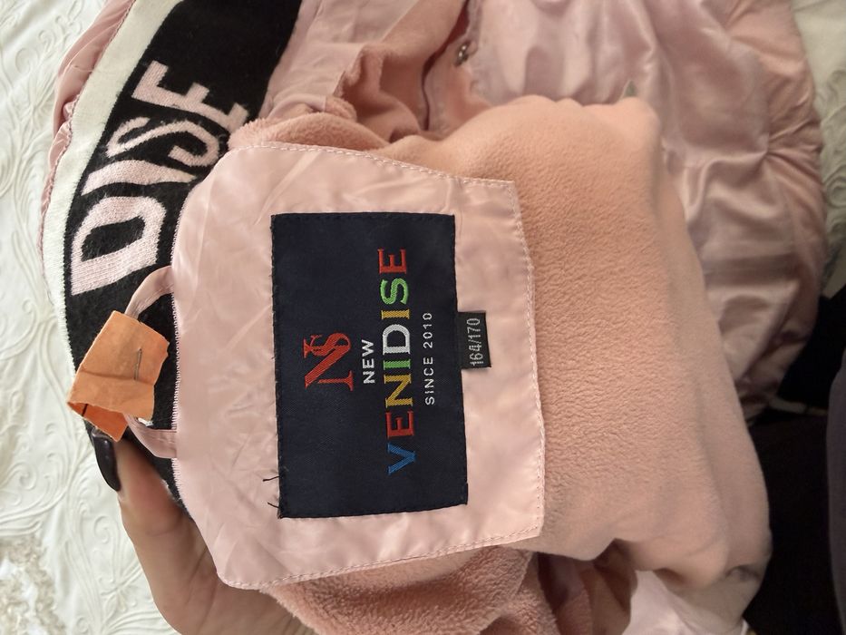 Продам зимние куртки на девочку