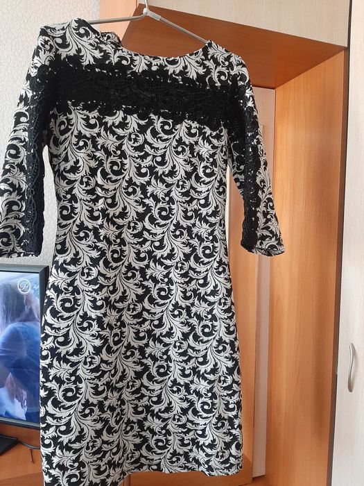 Продам вещи (платья)