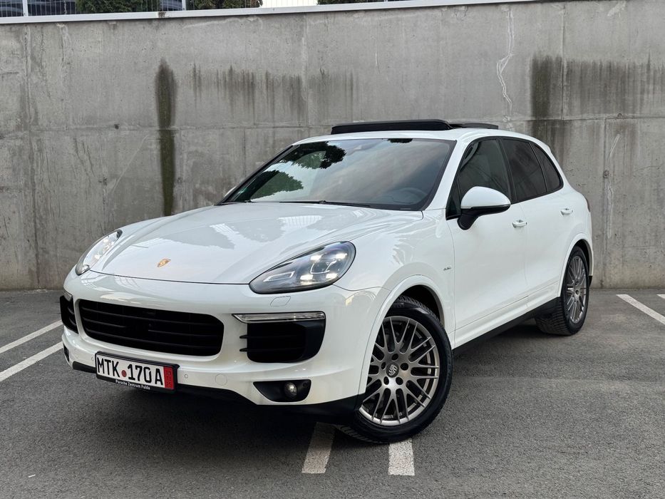 Porsche Cayenne Porsche Cayenne , Distronic + , Line Assist , Side Assist , Panoramic
