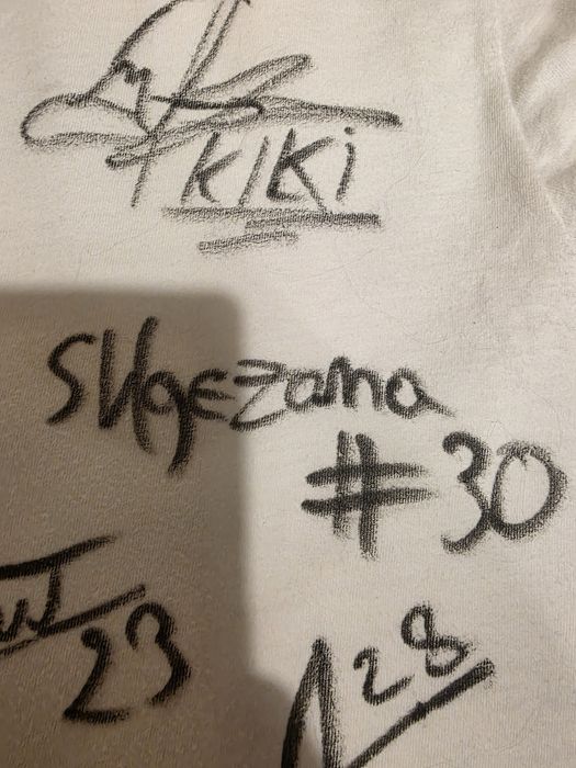 Vand tricou semnat de jucatorii FCSB