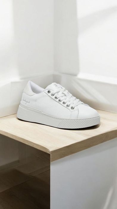 Акция, продается кроссовка