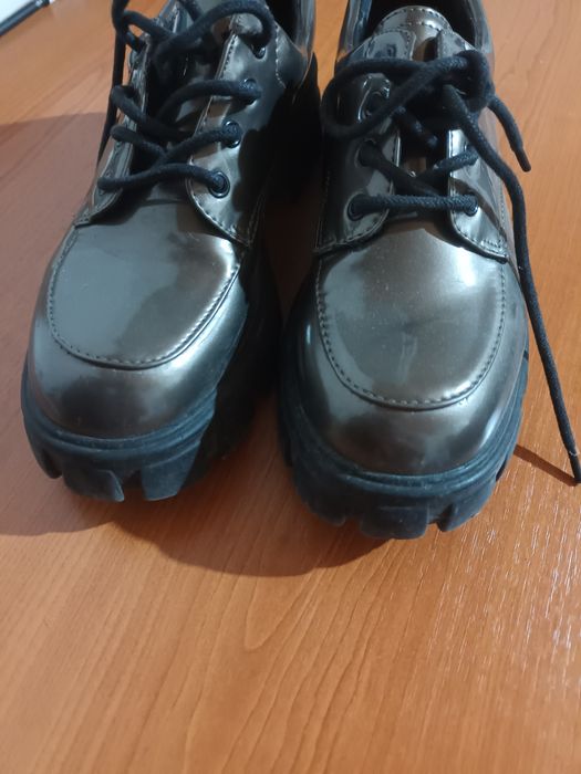Pantofi, mărimea 39