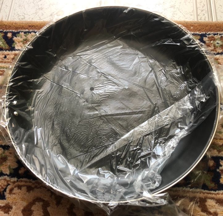 Продавам чисто нов комплект от 3 тигана (неразопакован)