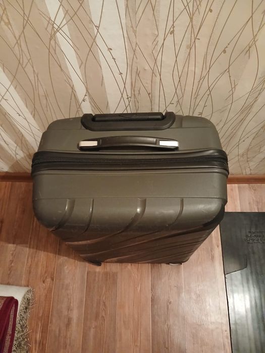 Чемодан  9000 тенге