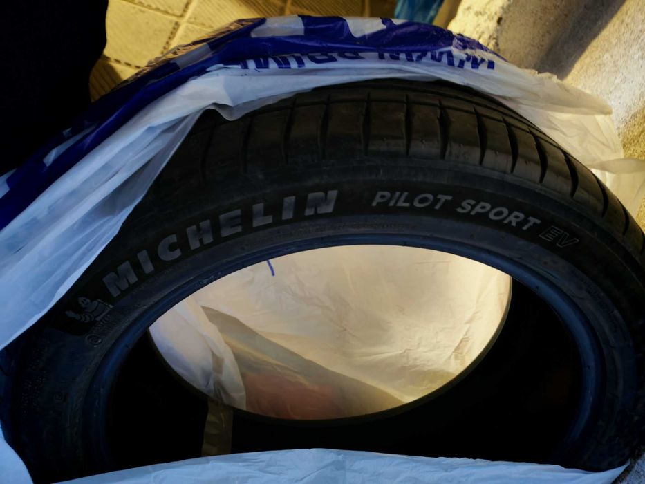 Летни гуми за електрическа кола Michelin Pilot Sport EV 235/45/R19