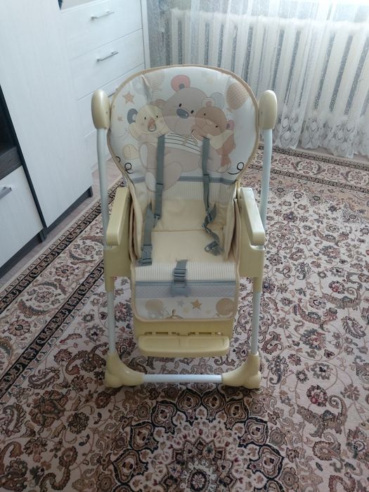 Детский стульчик для кормления