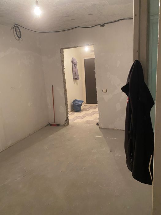 Vând apartament 4 camere 2 băi pe strada Smirodava bl 4 etaj 2