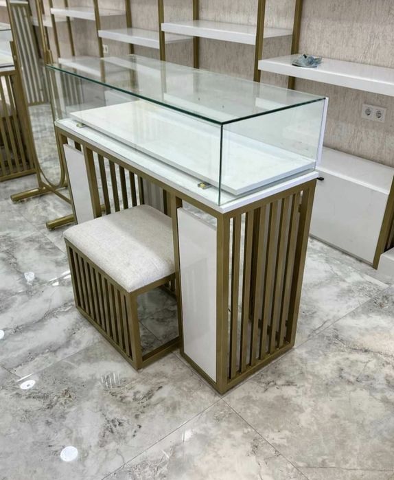 Кийим дўконлари учун замонавий дизайнда мебеллар тайёрлаймиз!
Дўконинг