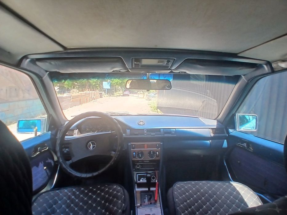 Мерс 124 продам, мотор стук