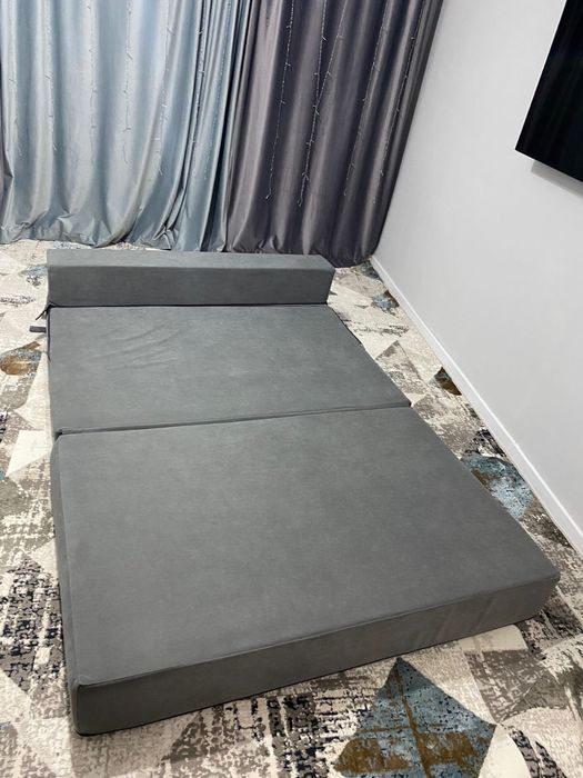 Бескаркасный диван