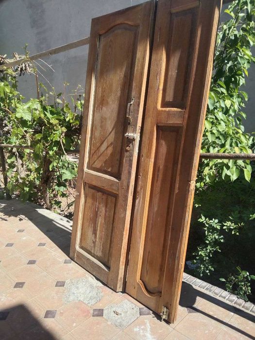 Klàdopka, ko'cha taraf uchun mo'ljallangan eshik sotiladi